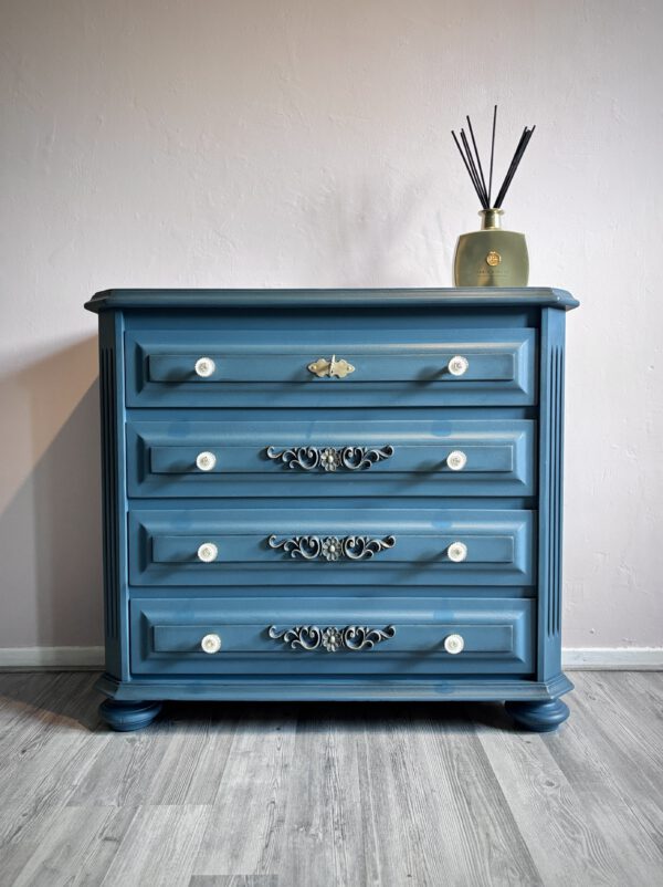 'Blue Harmony' - Robuuste blauwe ladekast met ornamenten B79xD32xH70 cm