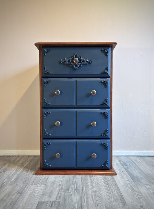 'Willow Charm' - Donkerblauwe ladekast met ornamenten B50xD36xH81 cm