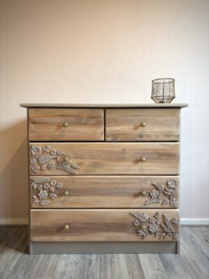 'Quiet Pine' - Beige/ houtkleurige ladekast met bloemen B79xD35xH74 cm