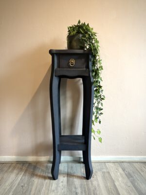 ‘Crystal Night’ – Donkerblauwe plantentafel met patina-effect B270×D27×H79,5 cm