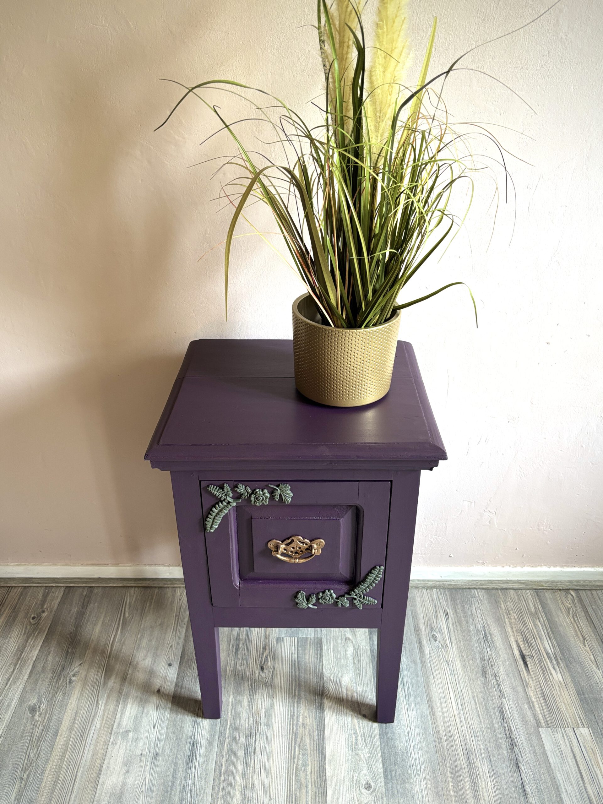 'Gilded Fern' – Donkerpaars koloniaal kastje met bloemen B40xD34xH62 cm - Afbeelding 5