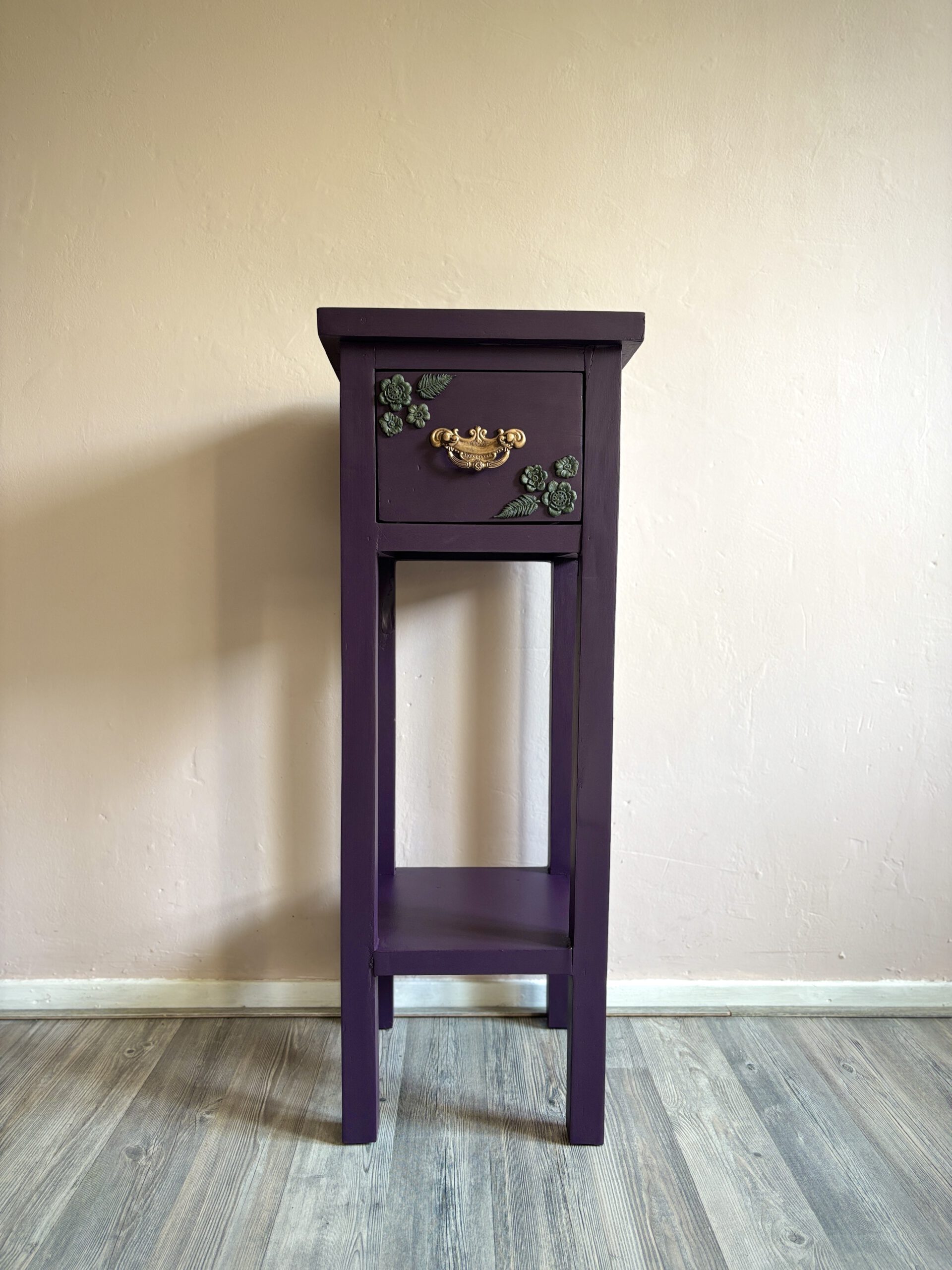 'Gilded Grove' - Donkerpaarse plantentafel met bloemen B31xD31xH82 cm - Afbeelding 8