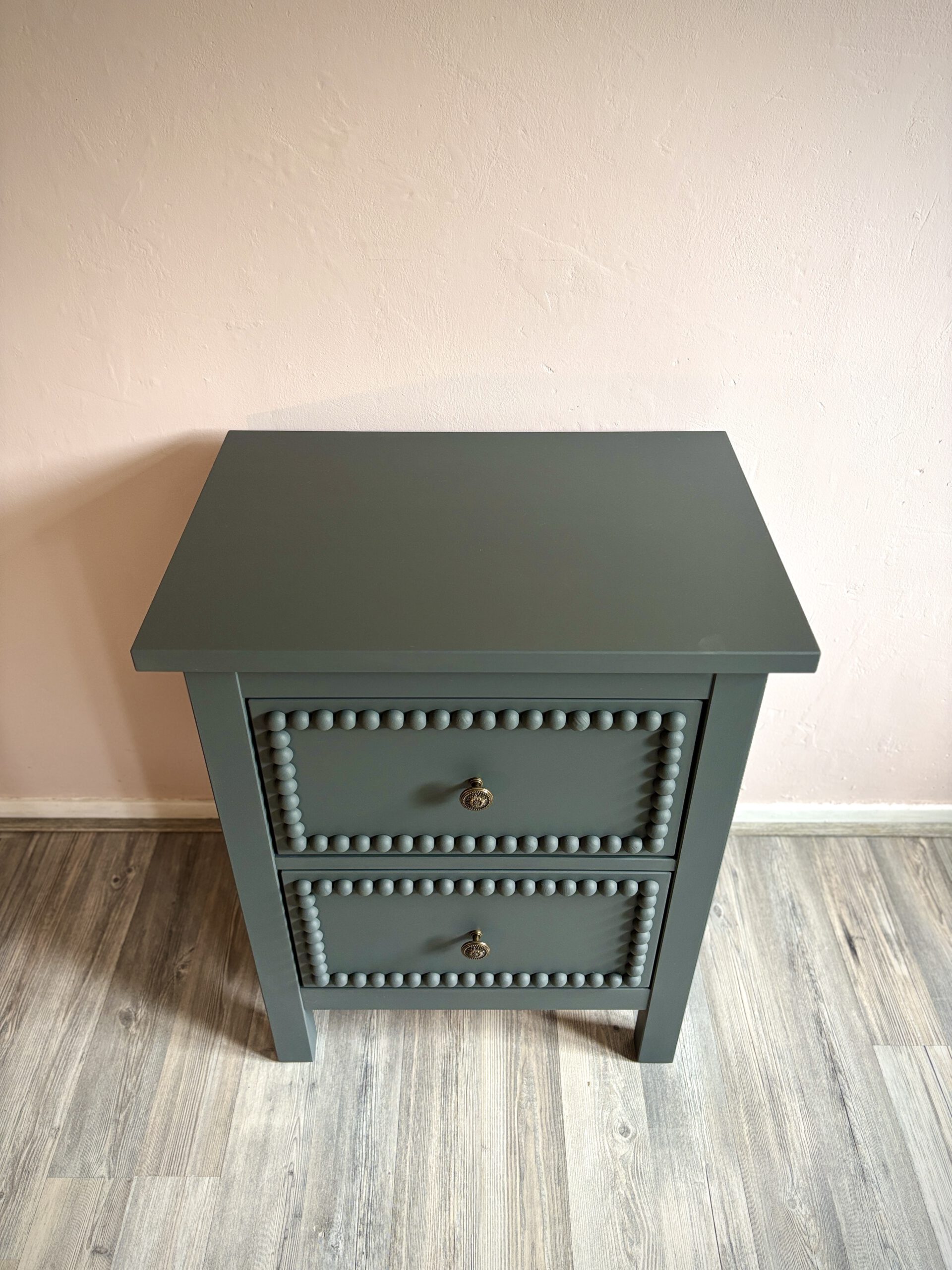 'Beaded Duo' - Donkergroene gerestylede Hemnes nachtkastjes B54xD38xH66 cm - Afbeelding 10