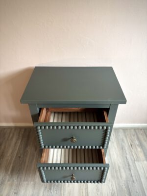 'Beaded Duo' - Donkergroene gerestylede Hemnes nachtkastjes B54xD38xH66 cm - Afbeelding 12