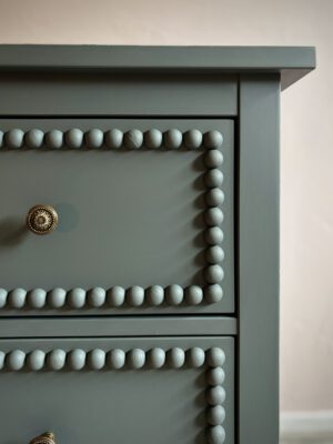 'Beaded Duo' - Donkergroene gerestylede Hemnes nachtkastjes B54xD38xH66 cm - Afbeelding 4