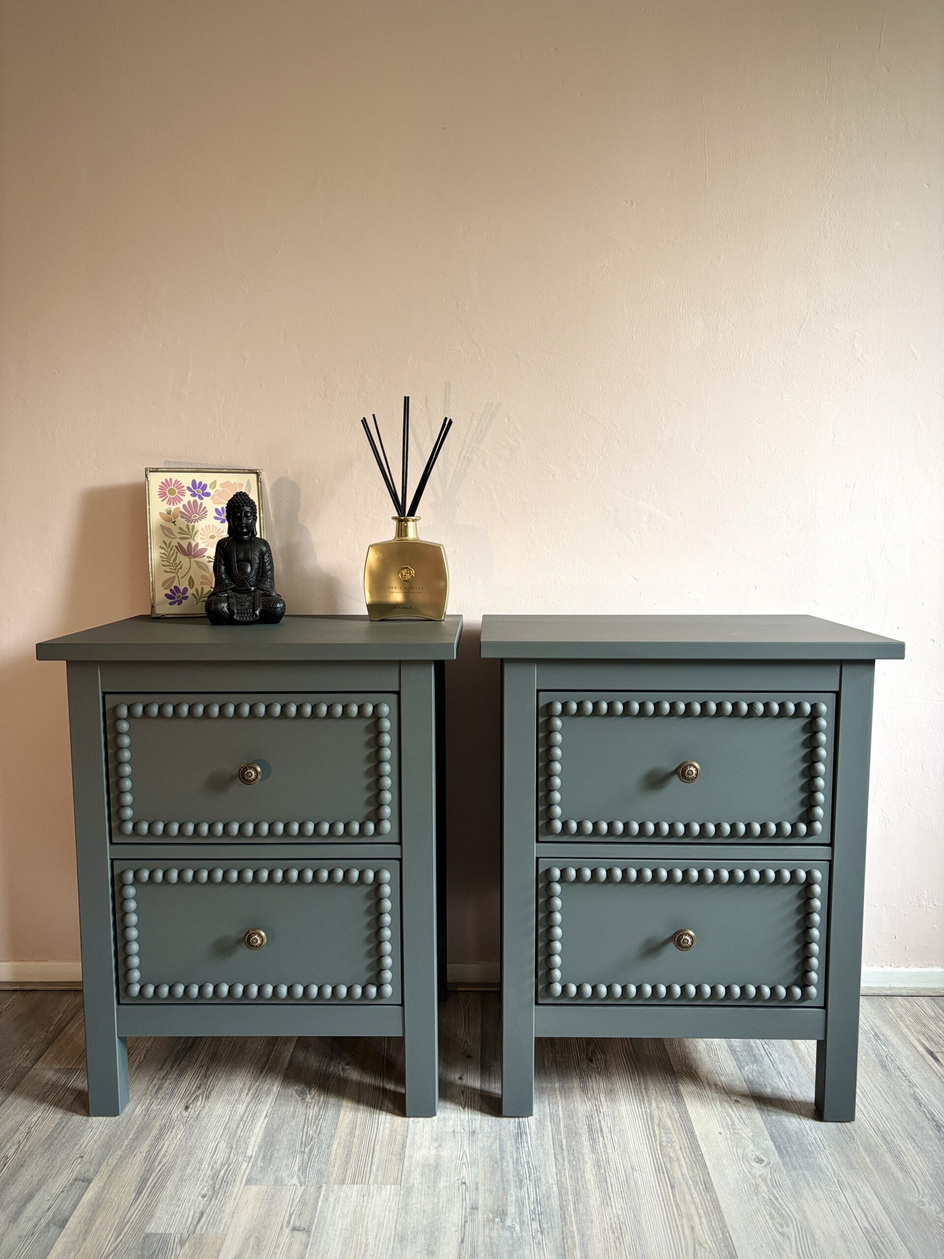 'Beaded Duo' - Donkergroene gerestylede Hemnes nachtkastjes B54xD38xH66 cm - Afbeelding 5