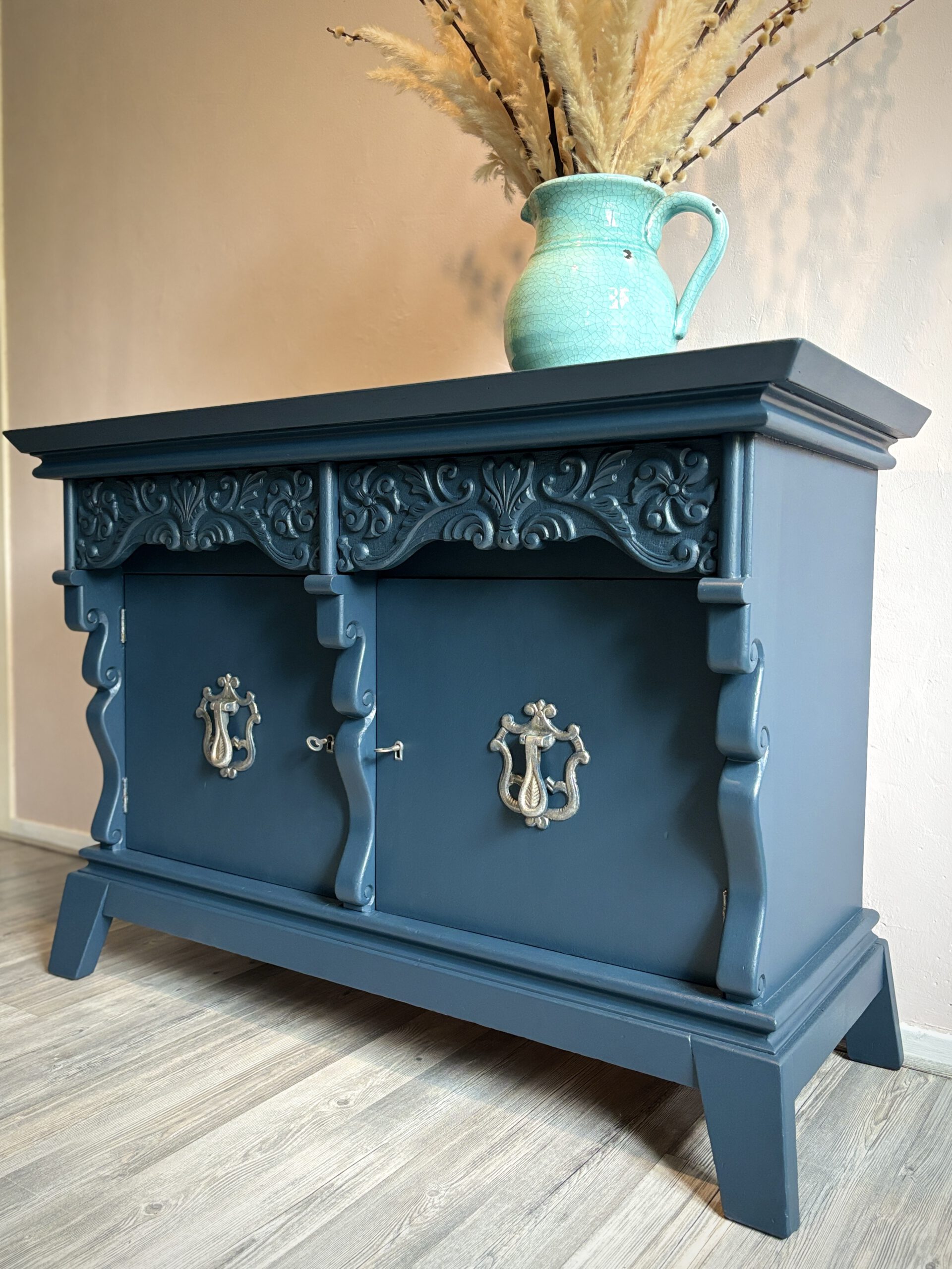 'Blue Baroque' - Donkerblauw dressoir met sierlijke elementen B104xD44,5xH73 cm - Afbeelding 6