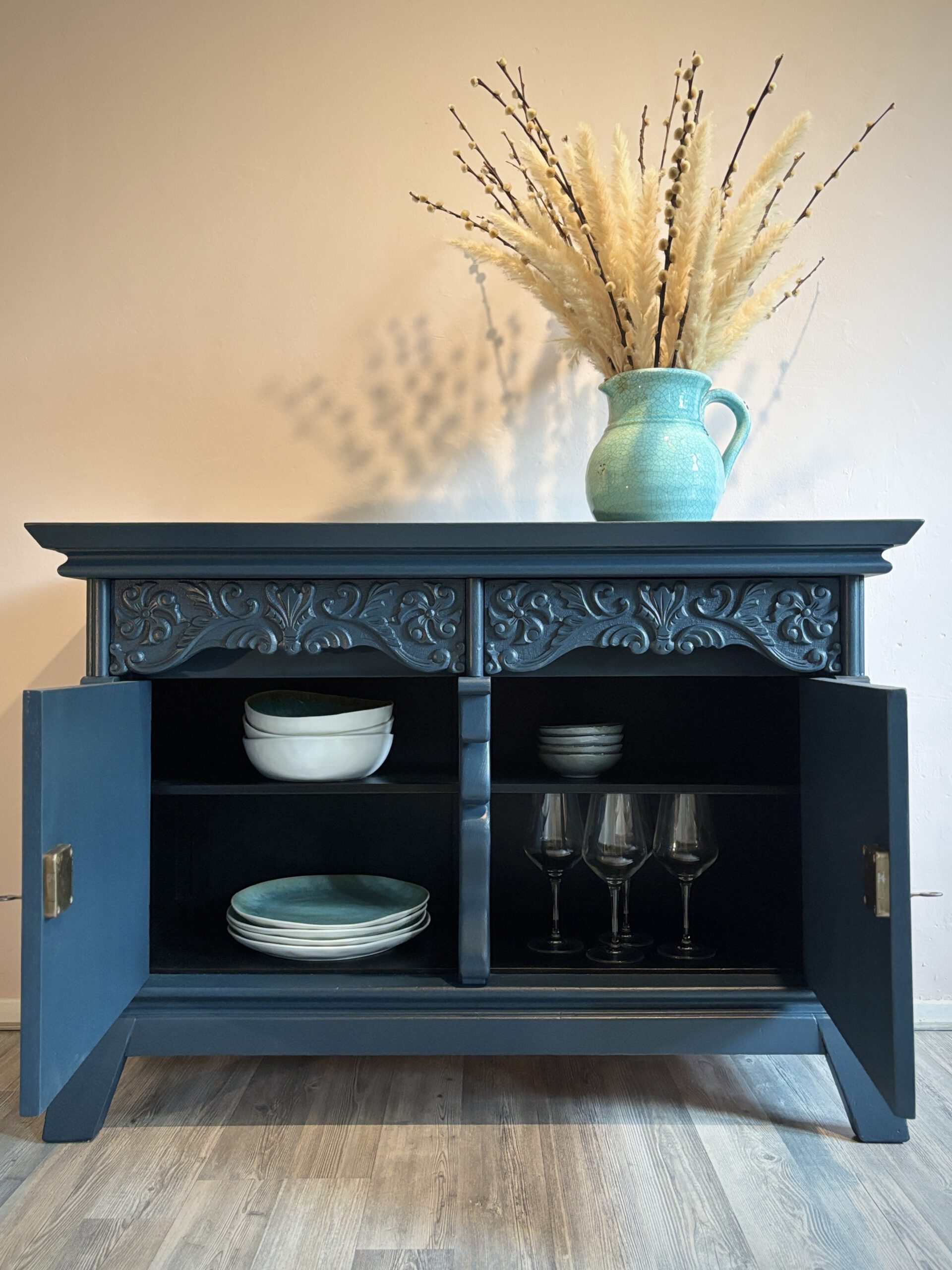'Blue Baroque' - Donkerblauw dressoir met sierlijke elementen B104xD44,5xH73 cm - Afbeelding 3
