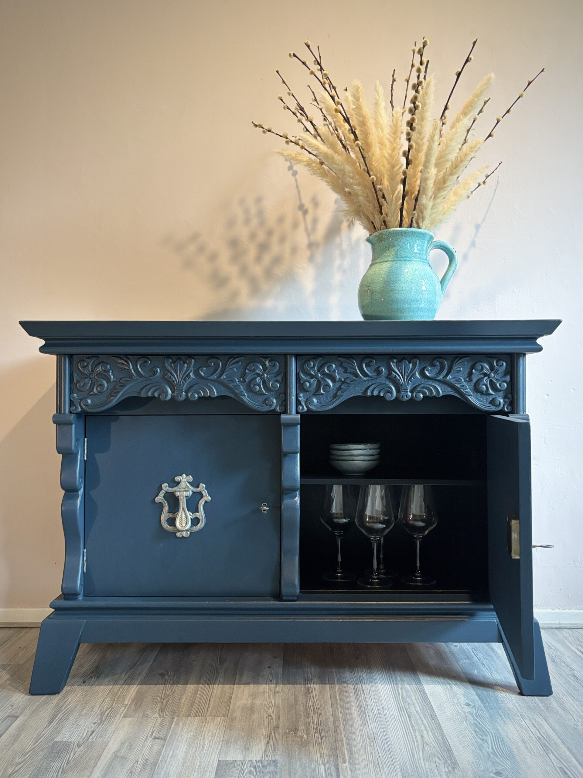 'Blue Baroque' - Donkerblauw dressoir met sierlijke elementen B104xD44,5xH73 cm - Afbeelding 4