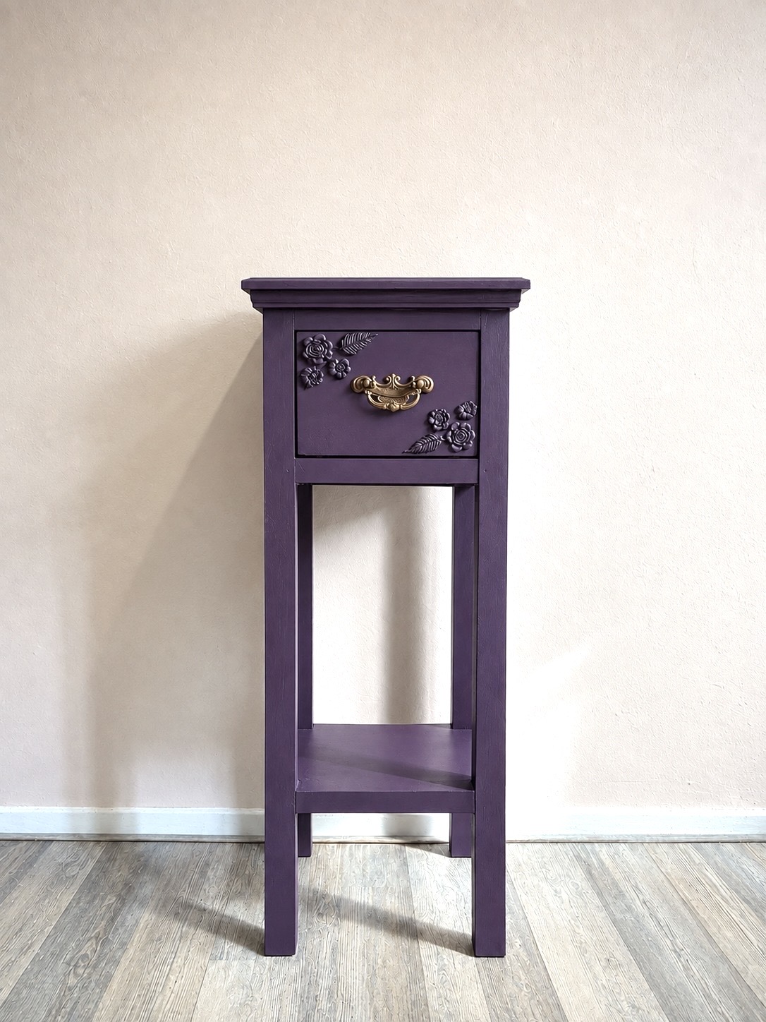 'Gilded Grove' - Donkerpaarse plantentafel met bloemen B31xD31xH82 cm - Afbeelding 4