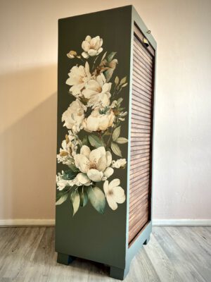 'Magnolia Secret' - Groen/ houtkleurige archiefkast met bloemen B46xD36xH114,5 - Afbeelding 9