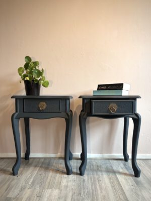 'Midnight Grace' – Donkerblauwe nachtkastjes in Queen Anne-stijl B44xD32xH57 cm - Afbeelding 3