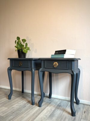 'Midnight Grace' – Donkerblauwe nachtkastjes in Queen Anne-stijl B44xD32xH57 cm - Afbeelding 4