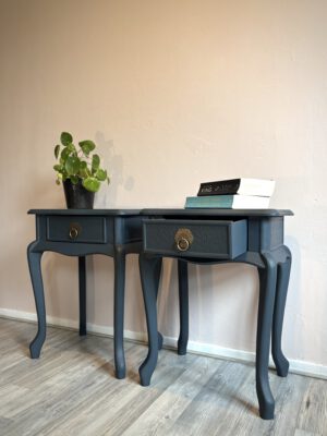 'Midnight Grace' – Donkerblauwe nachtkastjes in Queen Anne-stijl B44xD32xH57 cm - Afbeelding 5