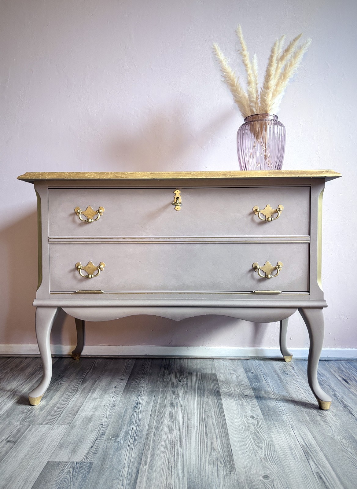 Frans dressoir na de restyling door Wild Brush