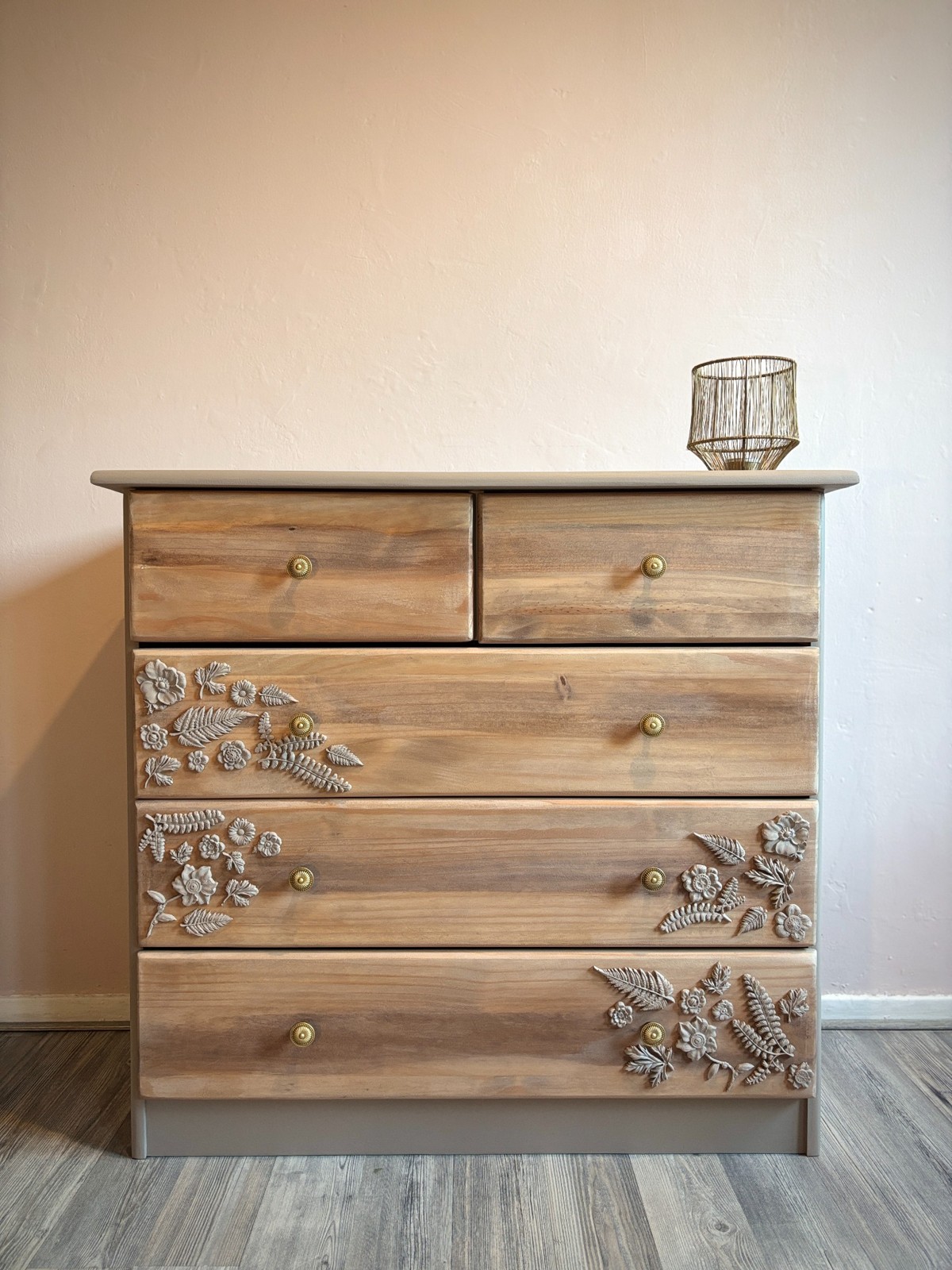 Ladekastje na de restyling door Wild Brush